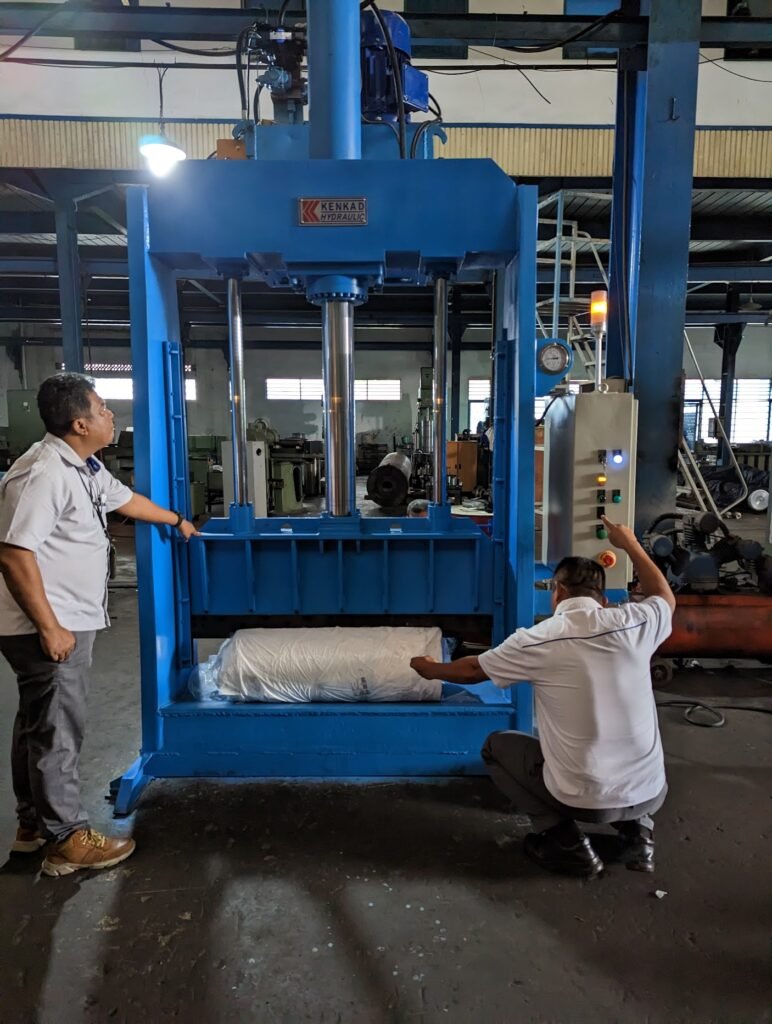 HEAVY HYDRAULIC PLASTIC CUTTER