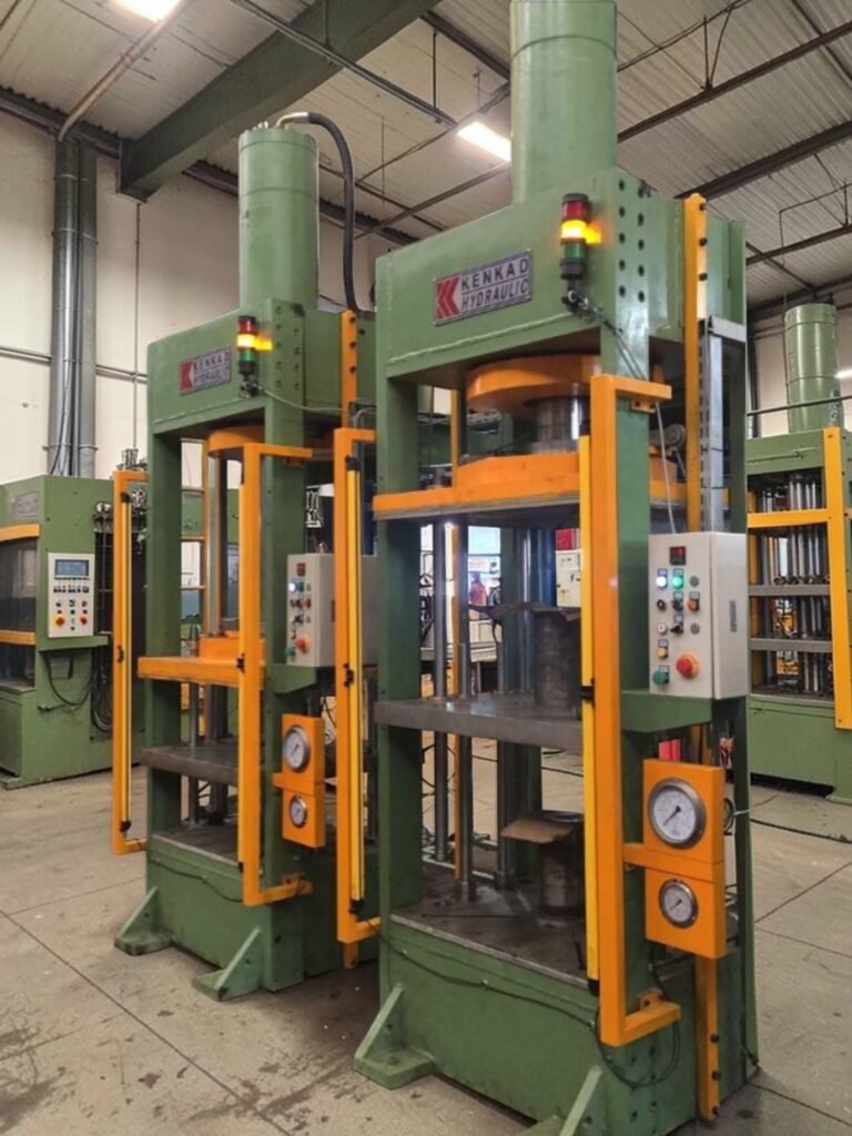 TIRE VULCANIZING PRESS
