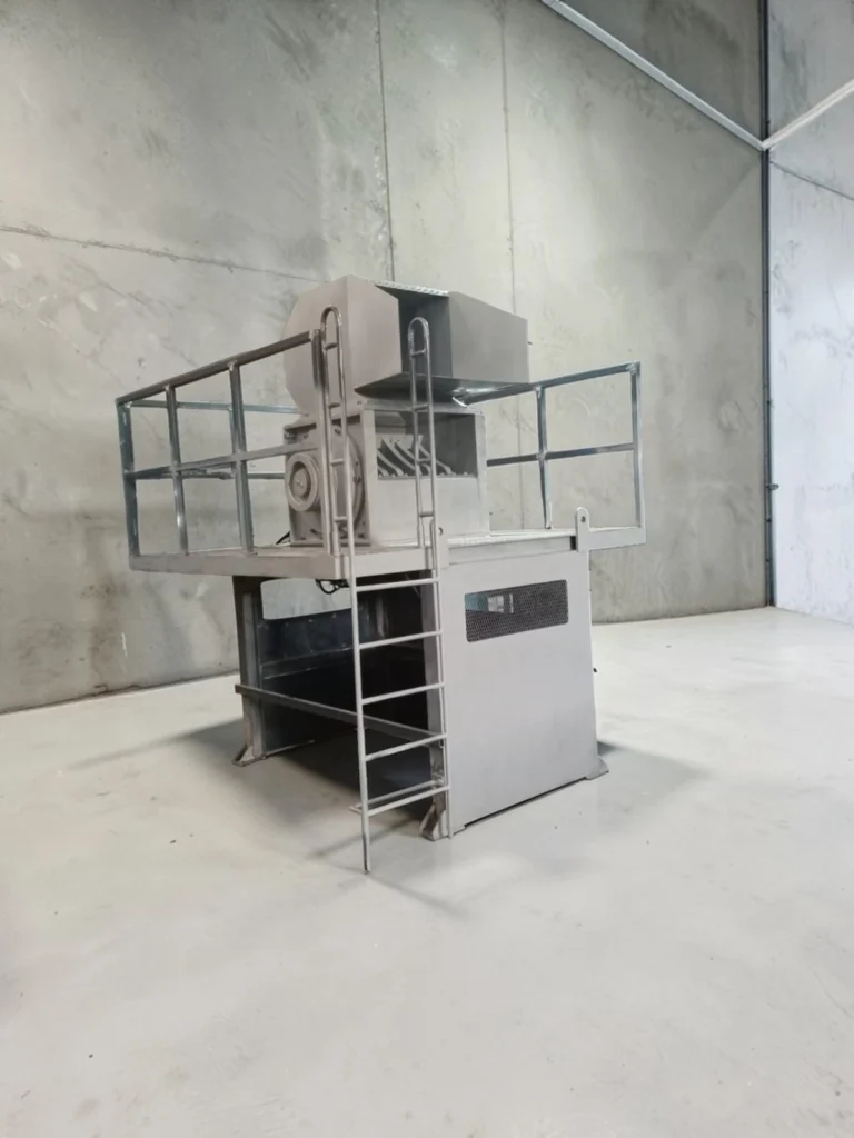 Industrial double-shaft or quad-shaft shredder for waste size reduction